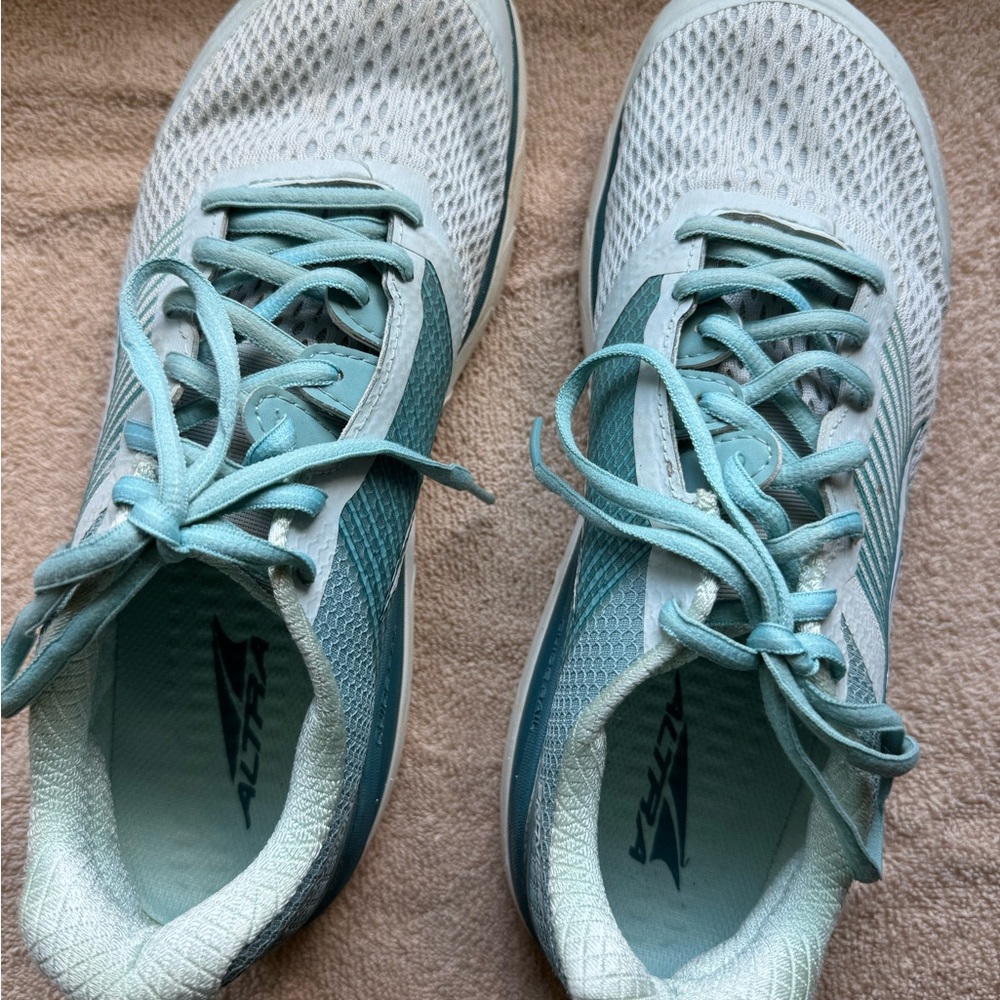 Altra Women's Provision 4.0 in Ice Blue and White - size 9.5